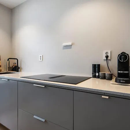 Апартаменти Renovated In Area