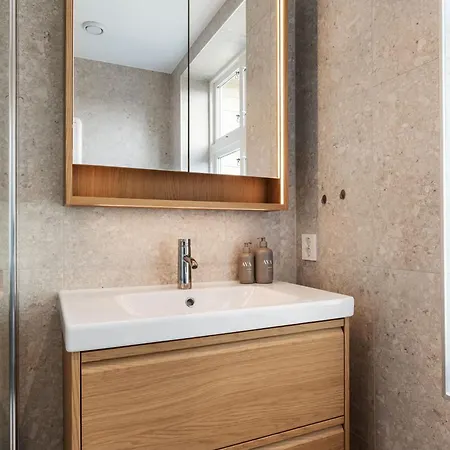 Апартаменти Renovated In Area