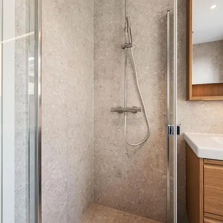 Apartment Renovated In Area