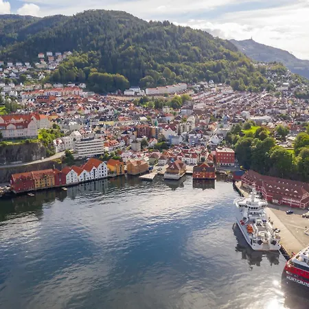 Апартаменти Renovated In Area